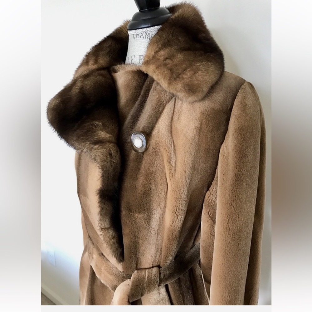 LIKE NEW Sable mink coat from Saks Fifth Avenue - Picture 6 of 8